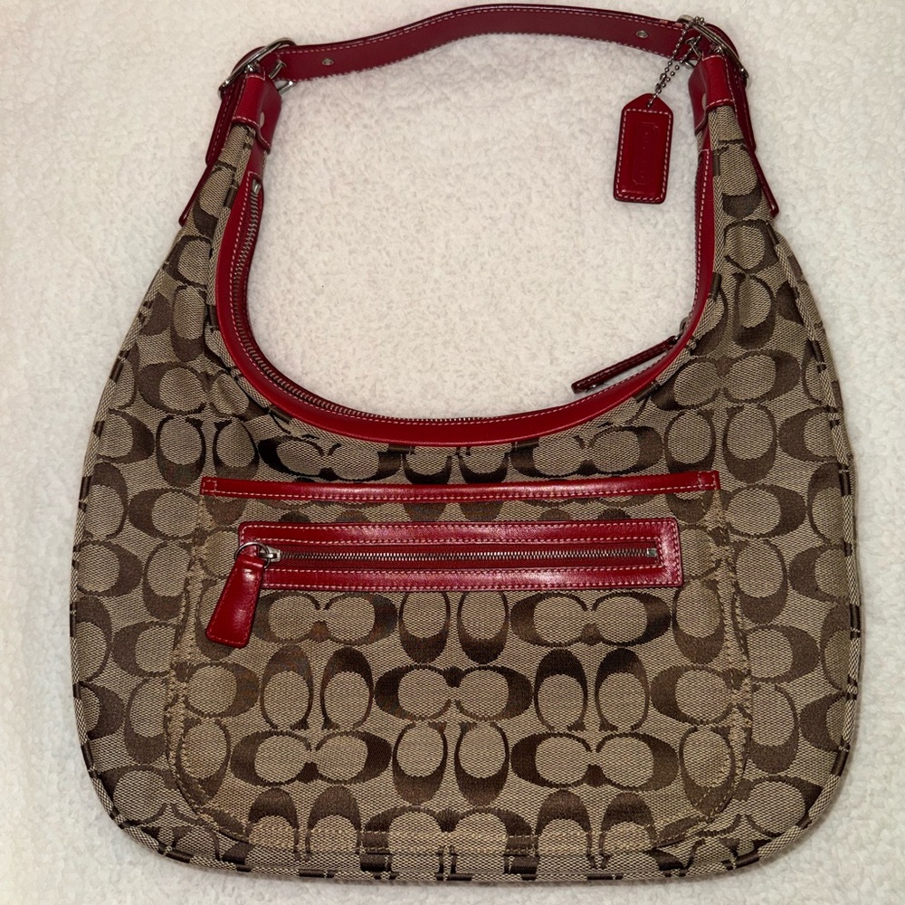 VINTAGE COACH PURSE IN EXCELLENT CONDITION